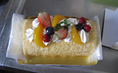 フルーツロールケーキ