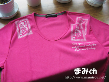 ハイダウェイのピンクTシャツ