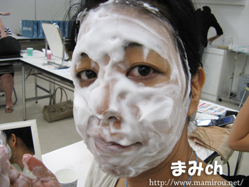 ヤマノ肌 泡洗顔中
