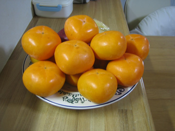 盛り付けた柿
